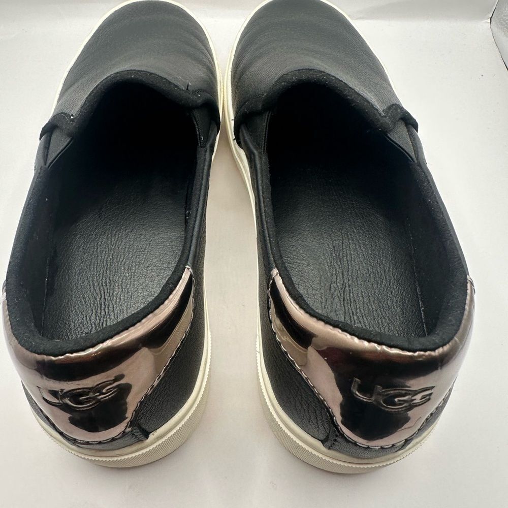 Ugg Cahlvan Black Leather Slip On Gold Accent Sneakers Size 7.5 - Picture 2 of 10